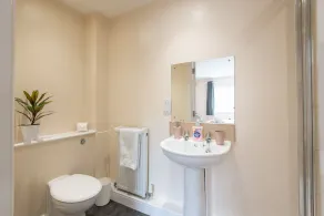 Apartment 8 - Image 5