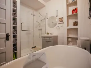 Montréal / Plateau Mont Royal: Grand appartement  (95 mètres carrés) - Image 2