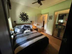 Charming Renovated One Bedroom Apartment. - Image 3