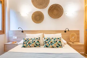 Holiday Home 'Apt Con Piscina Y Jardín' with Shared Pool, Wi-Fi and Air Conditioning - Image 4