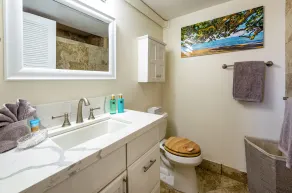 Remodeled Family-Size Condo with Fantastic View of the Ocean and Pool - Image 4