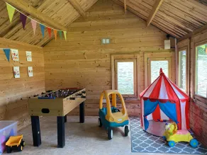 Pretty cottage sleeps 5 in country estate close to beaches with heated pools - Image 3