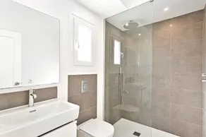 Modern 4 bedroom villa with beautiful garden, private pool close to golf courses - Image 4