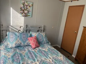 Private Cottage Near The Lake with 3 bedrooms, 2 baths, and a gameroom! - Image 5