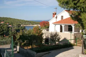 Apartments by the sea Splitska, Brac - 2923 - Image 4