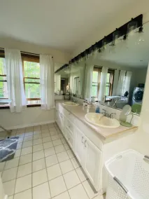 SPACIOUS Custom 5 Bed Home Minutes to Mt.Sunapee! Garage, Hot Tub, Game Room! - Image 5