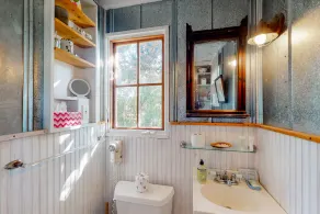 Charming Getaway w/ a Kitchenette & Free WiFi - Walk to the Beach - Image 4
