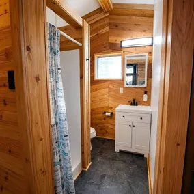 Fish Cabin at the Pines - Image 3