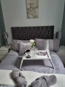 Serene getaway Apartment with Garden-Maidstone City Centre - Image 4