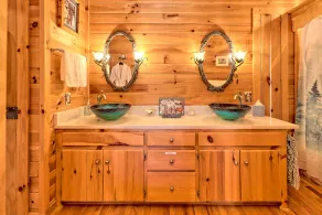 Upscale cabin in the north Ga. mountains on a peaceful pond. Pet friendly ! - Image 5