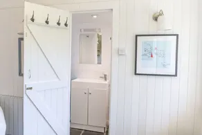 350m from beaches, pub and charming village of Hope Cove - Image 2