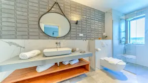 Villa Daedalus – außergewöhnliche Villa mit beheiztem Pool, Spa und Tennisplatz - Image 3