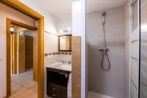 Apartment Sa Mina with Terrace & Wi-Fi - Image 3