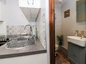 RUSLAND VIEW, pet friendly, character holiday cottage in Newby Bridge - Image 3