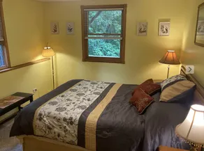 Cozy 2 bedrm apart with full kitchen surrounded by woods 25 mins from Milwaukee - Image 4