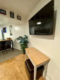 1 Bedroom Hideaway with Cozy Fireplace - Image 2