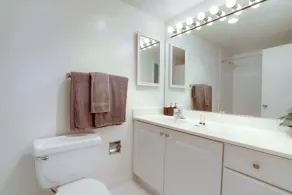 Modern Apt W Business Space & Gym - Image 4