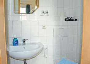 11 Doppelzimmer im OG - DEB 006 Pension Seeperle - Image 2