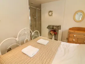 Beckside Cottage, KIRKBY LONSDALE - Image 4