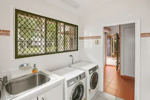 Willow Garden Stays Cairns - Beachfront Luxury Home - Image 3