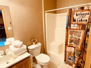 Entire Cozy  Villa 2 min Near Starved Rock! - Image 4