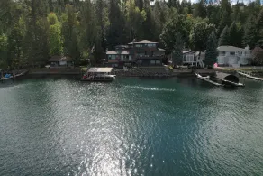 Magnificent 4783 Sq Ft Waterfront Home med Twin Covered Boat Docks - Image 5