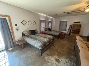 Quaint Cabin Experience in Jacksboro - Image 5