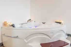 La Stanza di Felline 100 con Idromassaggio e Terrazzo privato - Image 4