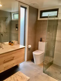 The Glasshouse - Contemporary modern design - perfect place to unwind - Image 4