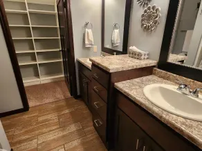 Luxury Lakeside Bridges Bay Condo - Image 2
