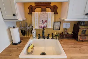 Historic 1810 Captain Burrows Home~ A Nautical New England Inspiration! - Image 2