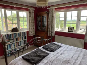 Delightful family house in village in the heart of the Goodwood estate - Image 5