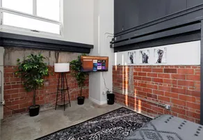 Stunning Downtown Studio with Rooftop Patio - Image 3