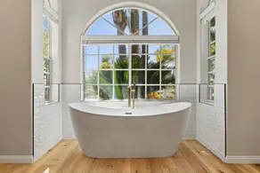 STUNNING 9/Acre Vineyard 1 Min from Wineries - Pool/Hot Tub and Private Cellar - Image 3