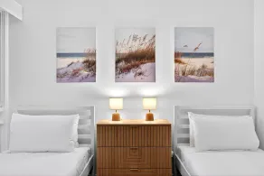 Bright 2-Bed Unit Near Scarborough Beach - Image 5