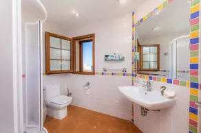 Vacation Home \"Mes Blanc\" Near the Beach with Sea View, Balcony & Terrace - Image 4