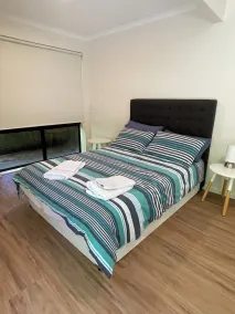 3 Bedroom, pet friendly unit, 2min walk from main street, beach and supermarket. - Image 5