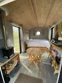 Lakeside Hut with log burner and fire pit - Image 5