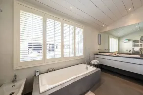 Superbe maison d'architecte autour de sa piscine chauffée - Image 2