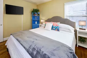 Charming Beach Bungalow - Image 5