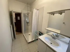 Appartement F2 1ier étage  , grande terrasse Calme , Familial à 200m des thermes - Image 2