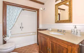 3 bedroom beautiful home in Pistoia (PT) - Image 3
