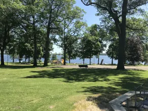 Smukt hyggeligt sommerhus i forsamlingsparken. - Image 4