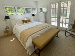 Silver Beach Hideaway: newly updated quiet cozy cottage - 4 min walk to beaches! - Image 5