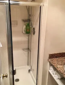 Lux 4BR House-Mins to DC-Free Parking - Image 5