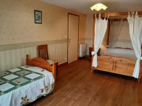 Charming 18th Century Gîte with Garden, Fireplace, and Modern Amenities - Image 4