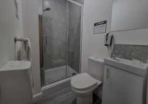Hullywood rooms with shared kitchen facilities - Image 3