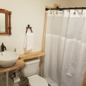 Bergie's Bunkhouse 1Bdrm  near Glacier Park & Whitefish - Image 2