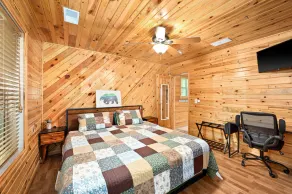 Wilderness Cabin - Nature Retreat in Peaceful Woods near Big Sandy Lake - Image 5