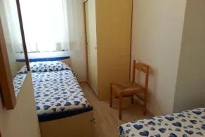 Apartamento Elite de tres habitaciones con piscina, tumbonas y parque infantil. - Image 5